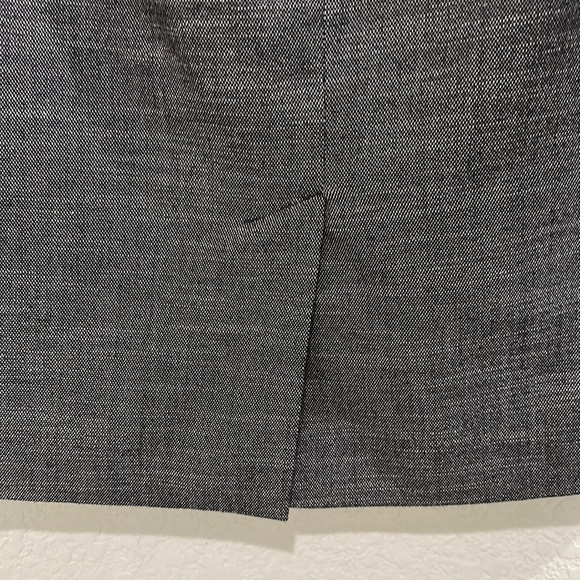 Ann Taylor Mini Skirt In Size 2 - Picture 5 of 9